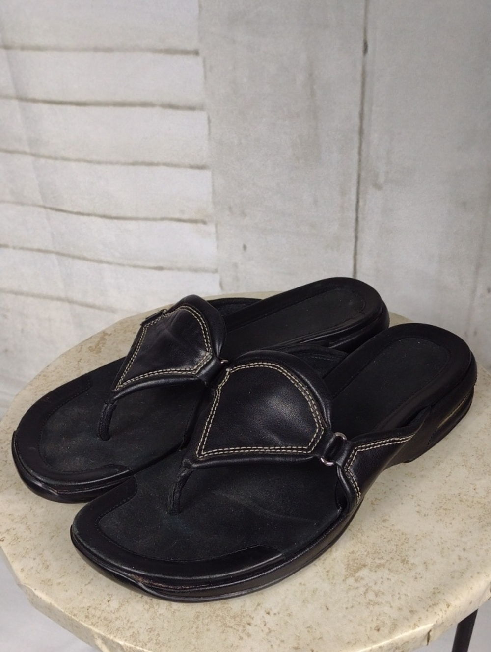 Cole Haan Black Leather Thong Sandals with Contrast Stitching Size 9
